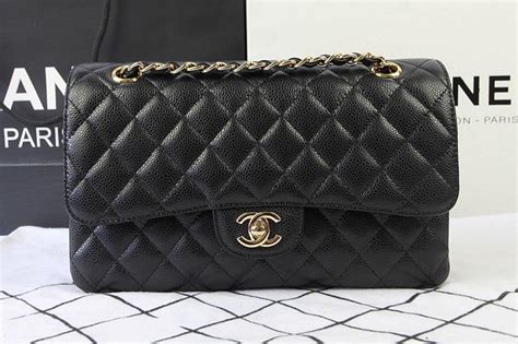 Come riconoscere una borsa Chanel originale da una falsa (FOTO)